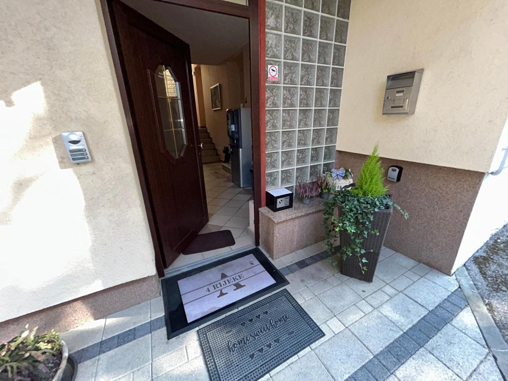 Apartments & Rooms 4 Rijeke 카를로바츠 외부 사진
